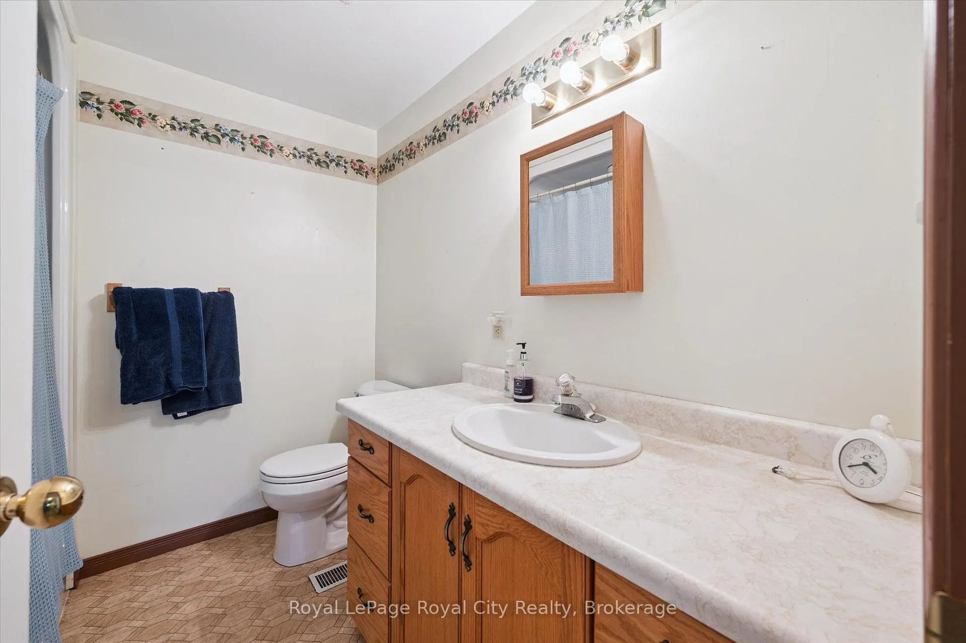 Photo 26 of 69 Nottingham Street, Guelph, Downtown — HOMEH