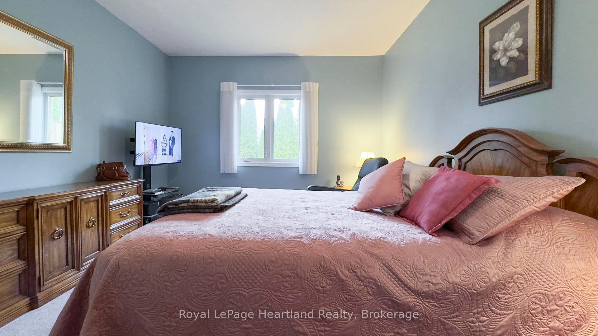 Photo 22 of 243 Martha Street, Goderich, Goderich (Town) — HOMEH