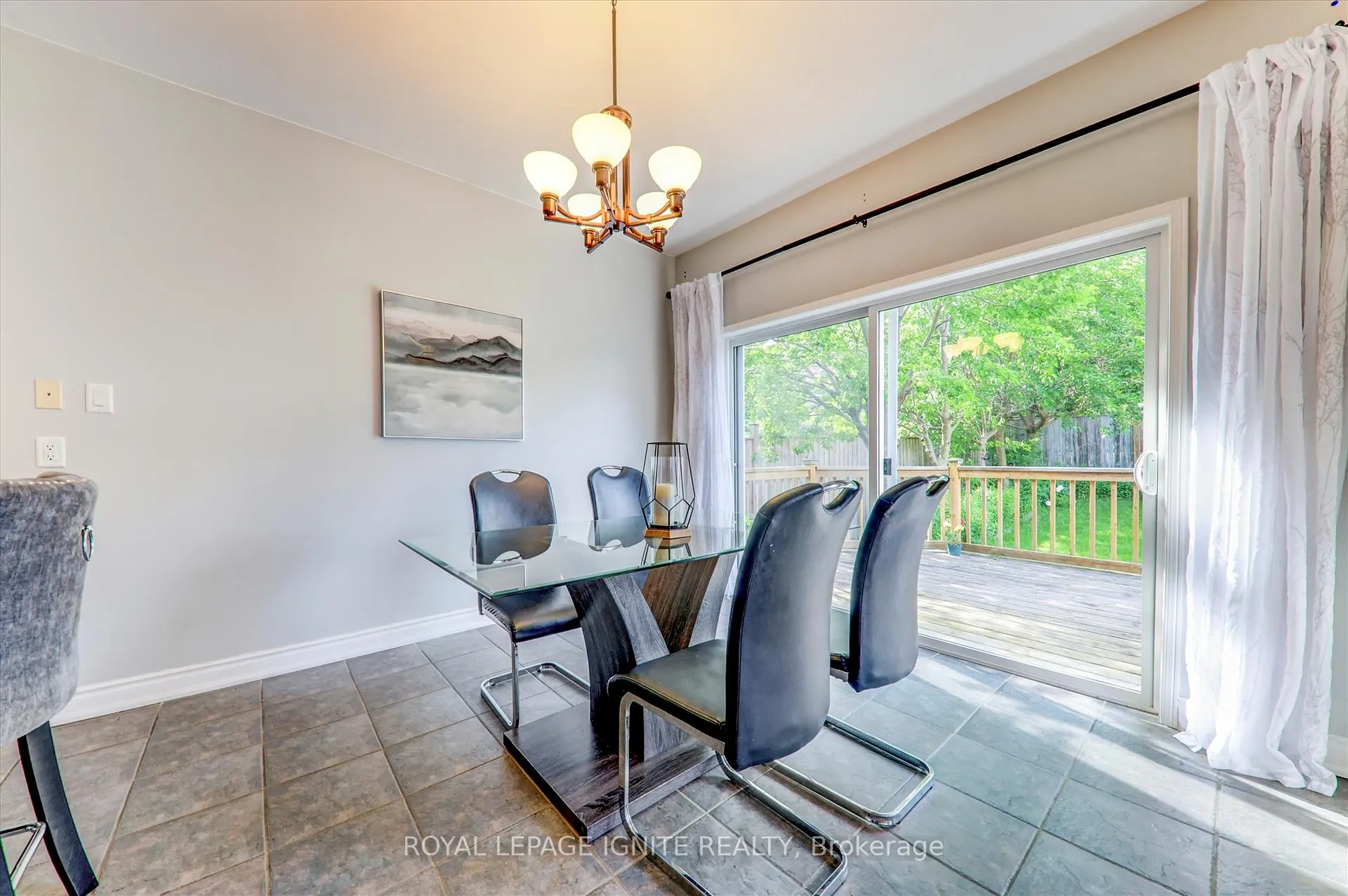 Photo 10 of 1547 Spencely Drive, Oshawa, Taunton — HOMEH