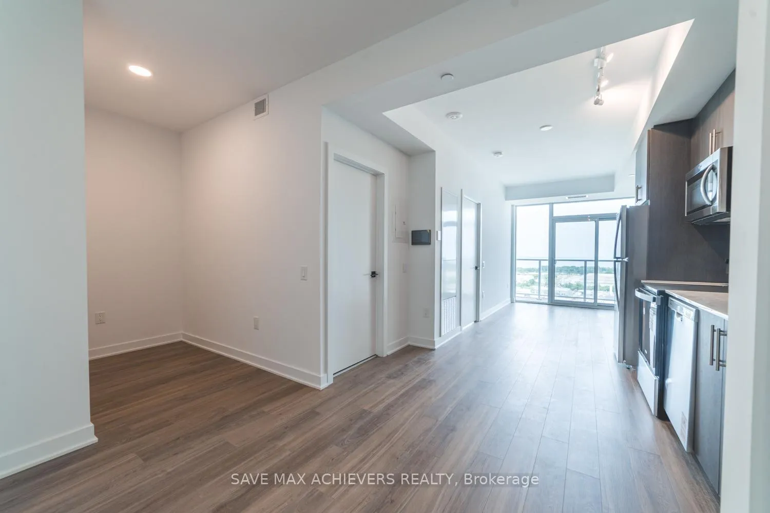 Photo 1 of Unit 1510, 2782 Barton Street E, Hamilton, Riverdale — HOMEH