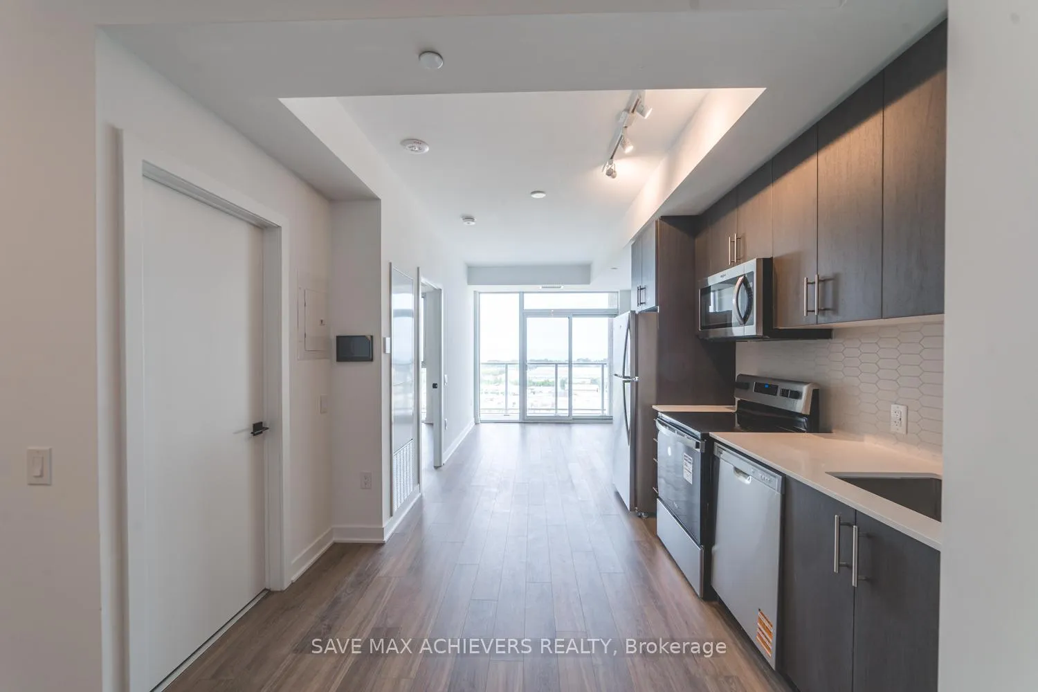 Photo 2 of Unit 1510, 2782 Barton Street E, Hamilton, Riverdale — HOMEH