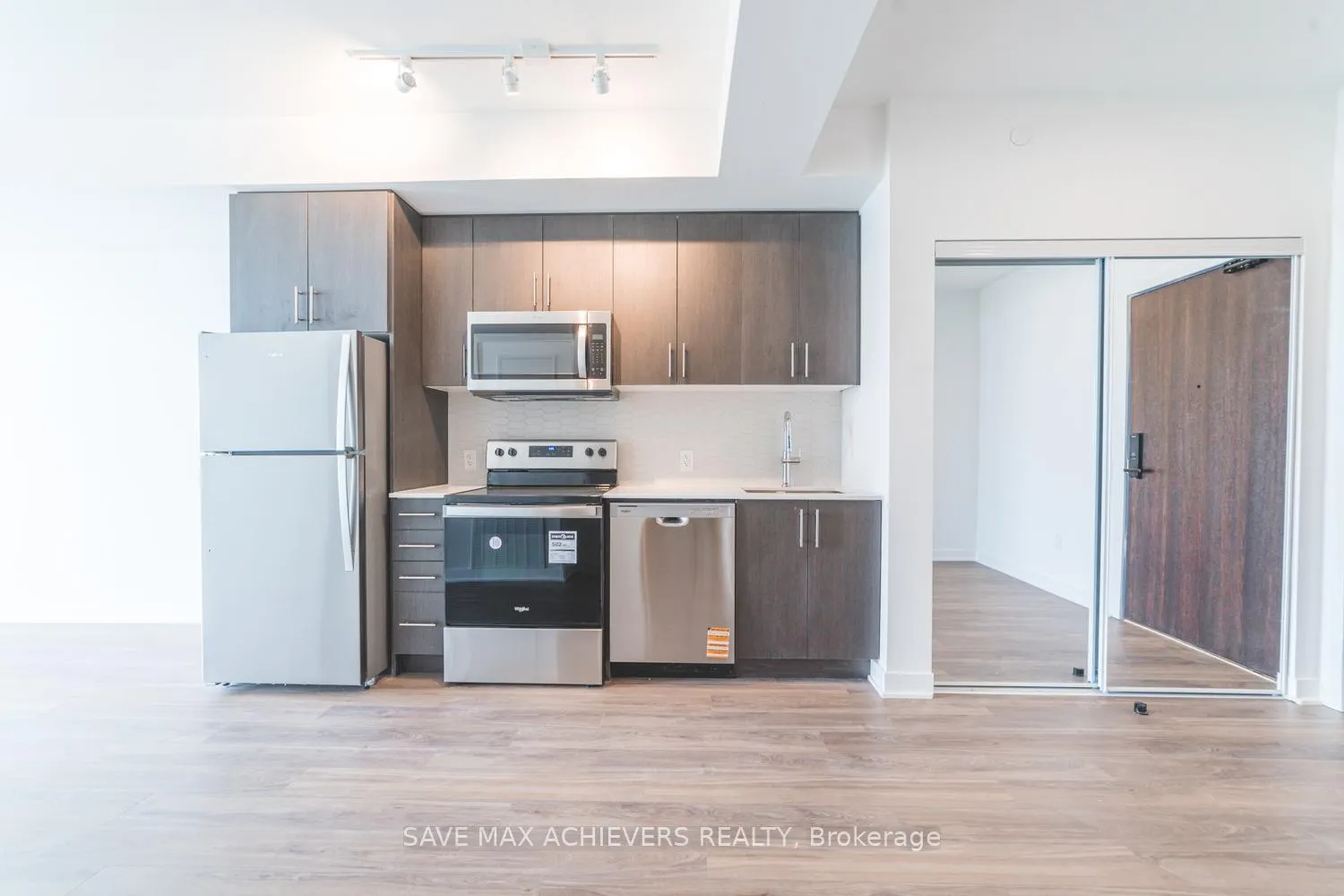 Photo 3 of Unit 1510, 2782 Barton Street E, Hamilton, Riverdale — HOMEH