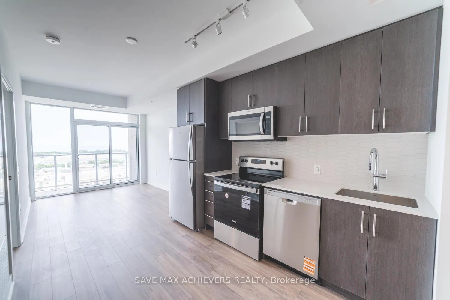 Photo 4 of Unit 1510, 2782 Barton Street E, Hamilton, Riverdale — HOMEH