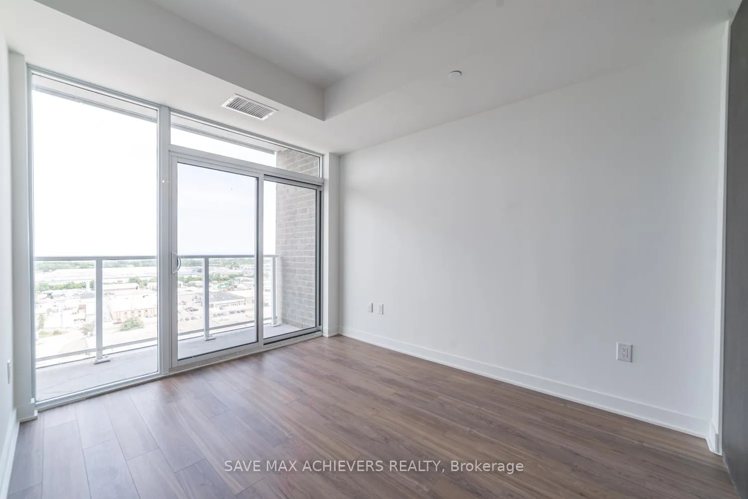 Photo 5 of Unit 1510, 2782 Barton Street E, Hamilton, Riverdale — HOMEH