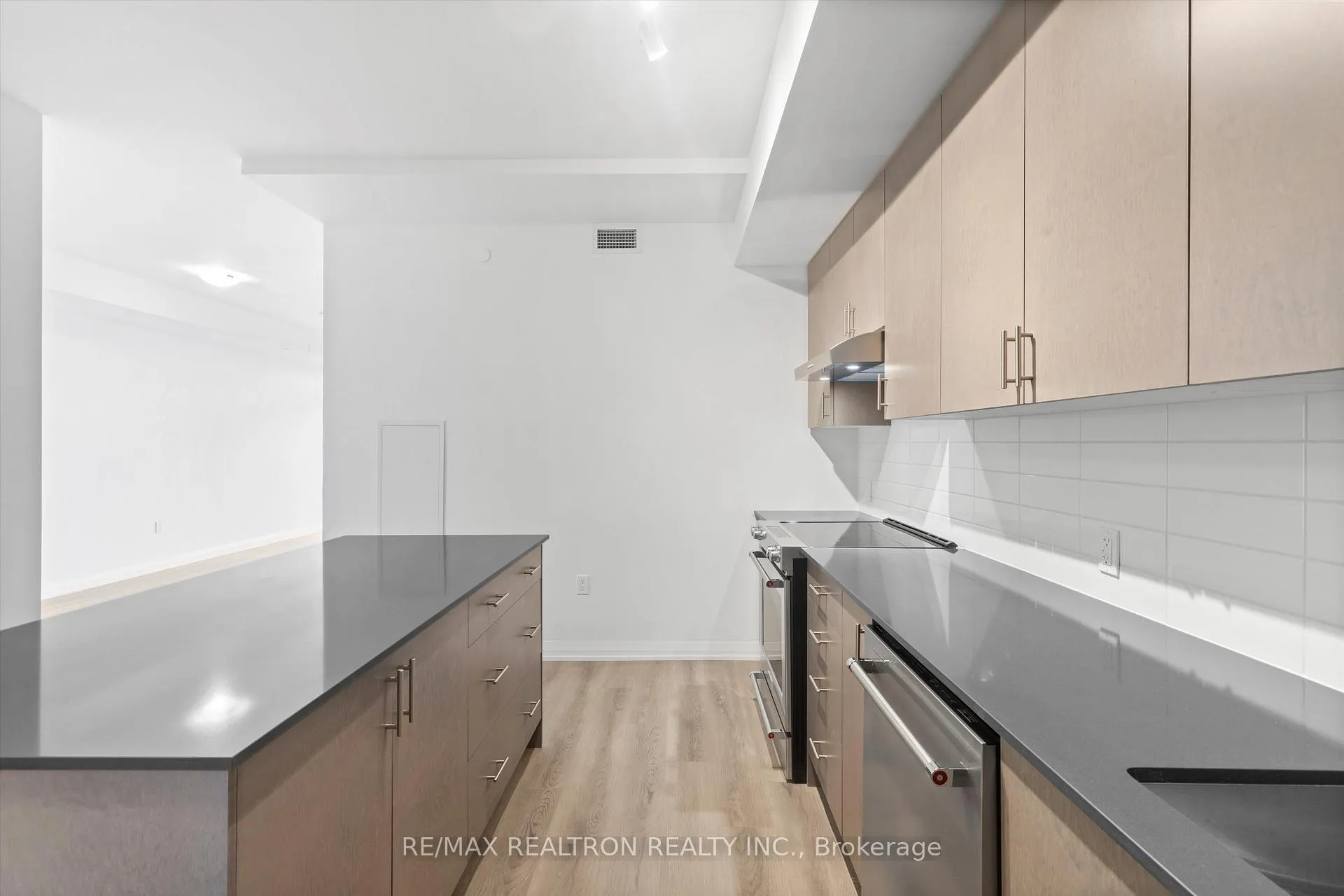 Photo 13 of Unit 523, 8960 Jane Street, Vaughan, Concord — HOMEH