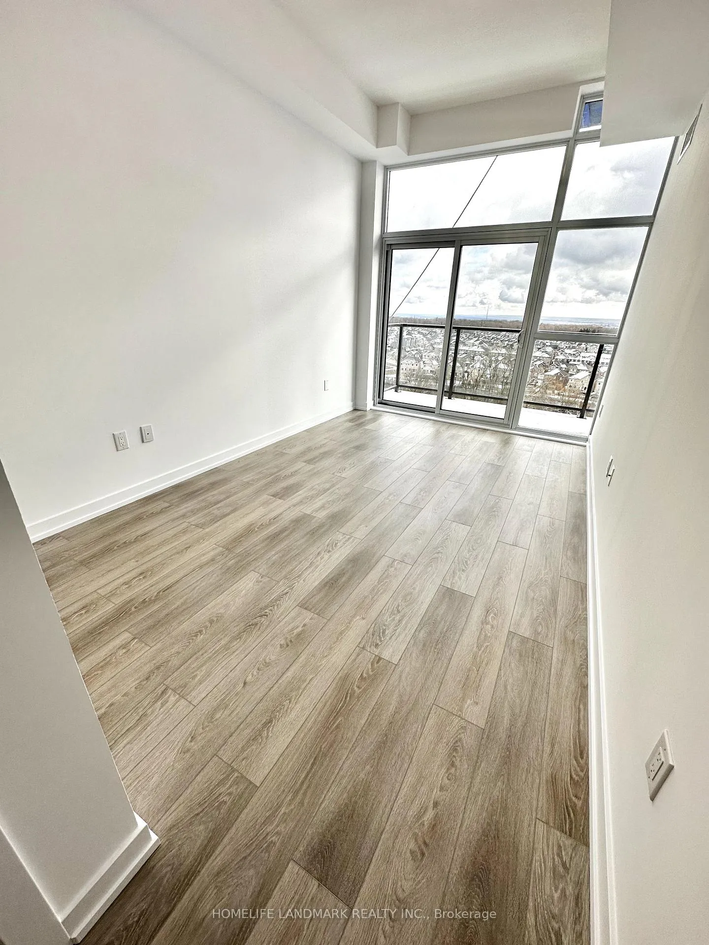 Photo 6 of Unit 1210, 460 Dundas Street E, Hamilton, Waterdown — HOMEH