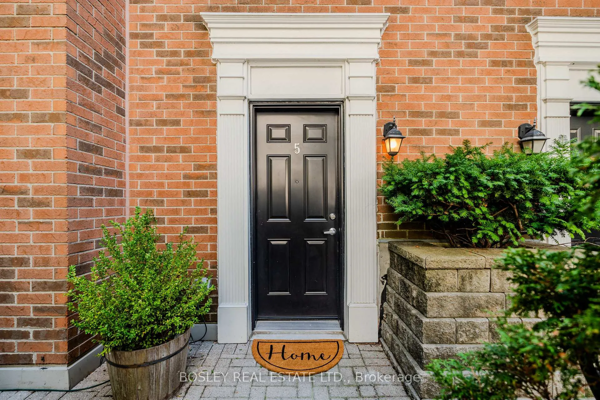 Photo 2 of Unit 5, 83 Lillian Street, Toronto, Mount Pleasant West — HOMEH