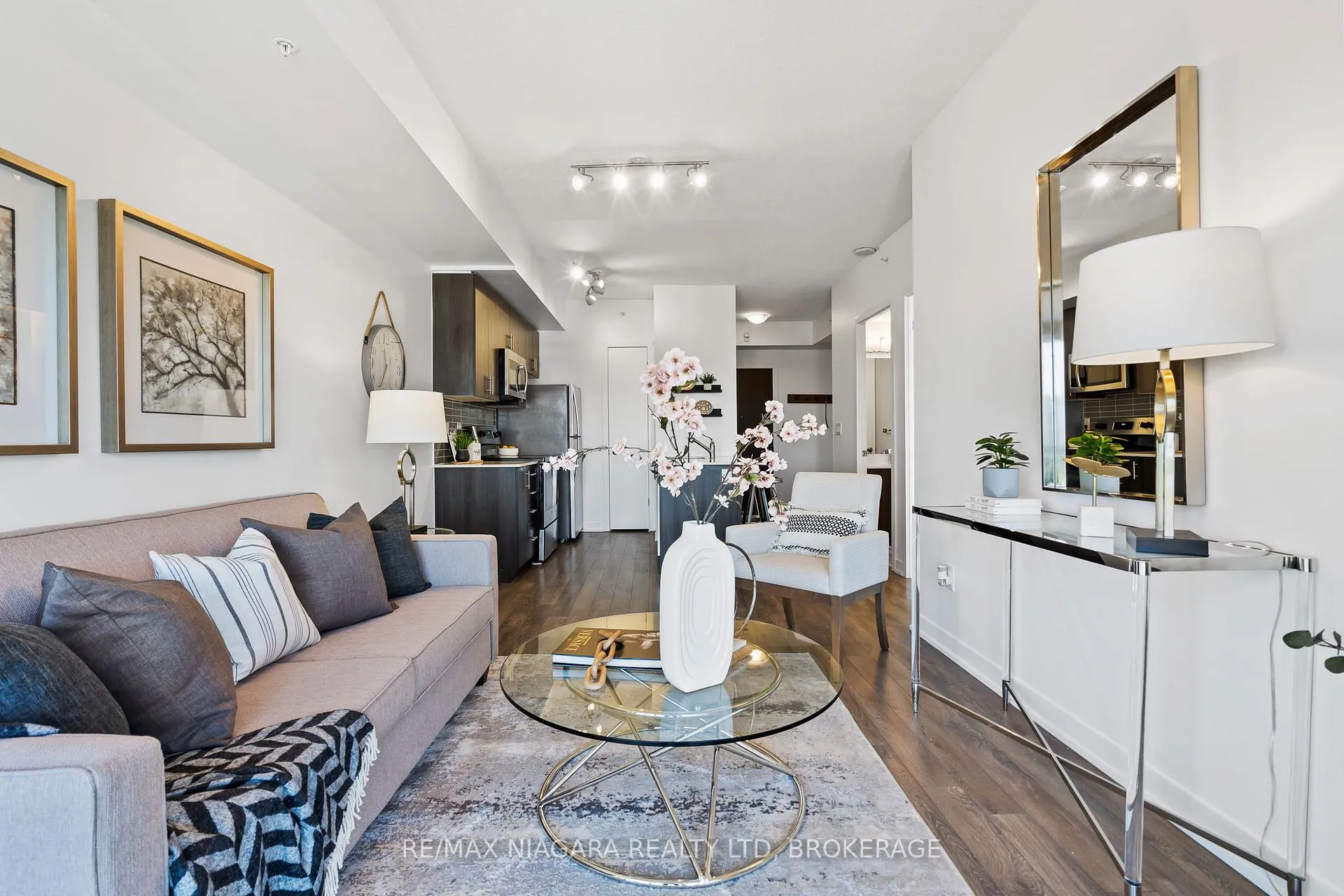 Photo 3 of Unit 1202, 550 North Service Road, Grimsby, Grimsby Beach — HOMEH