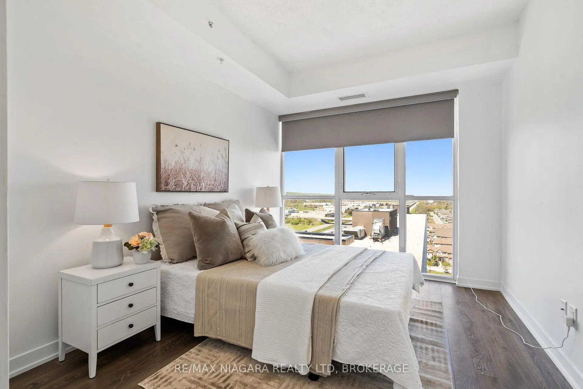Photo 11 of Unit 1202, 550 North Service Road, Grimsby, Grimsby Beach — HOMEH