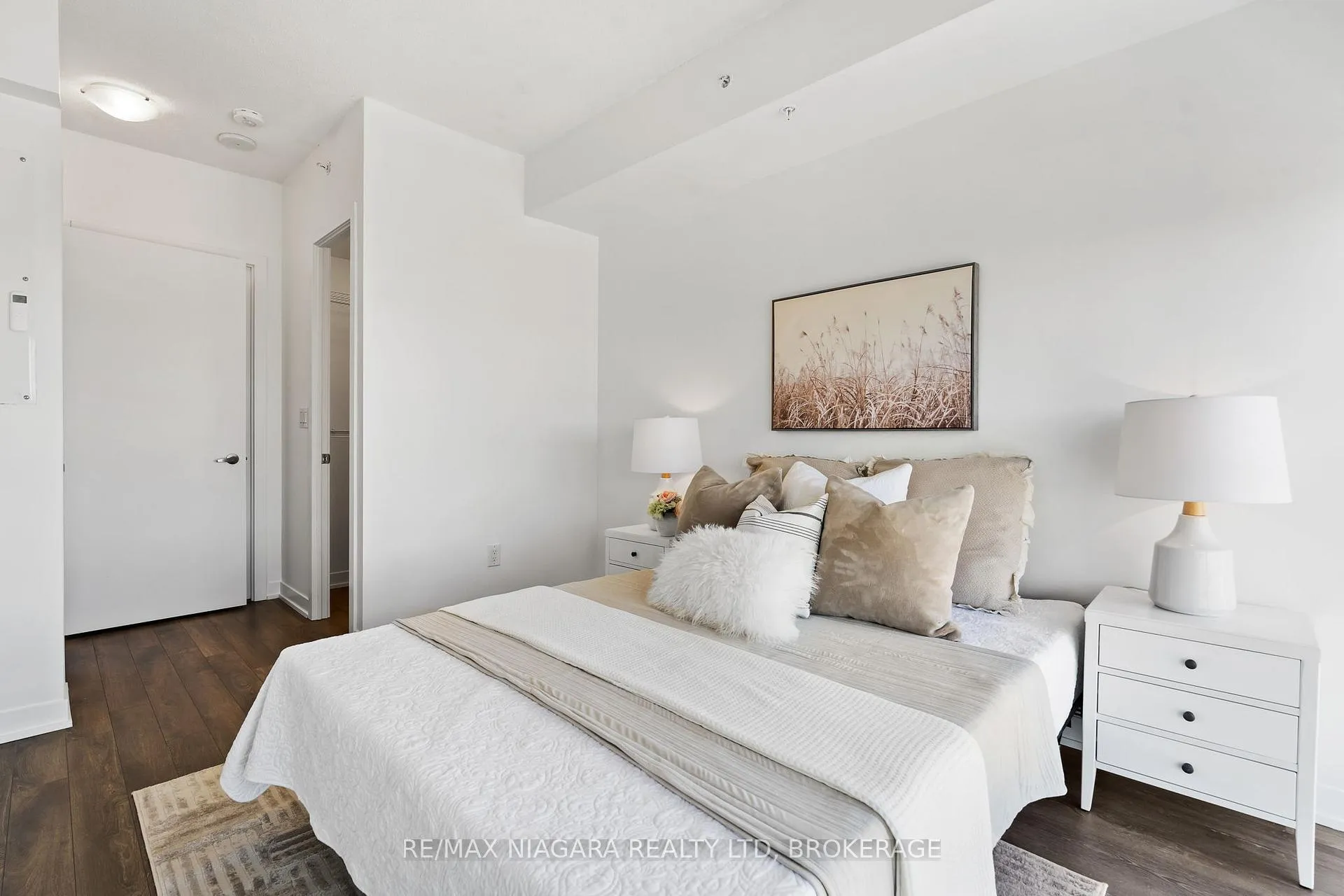Photo 12 of Unit 1202, 550 North Service Road, Grimsby, Grimsby Beach — HOMEH
