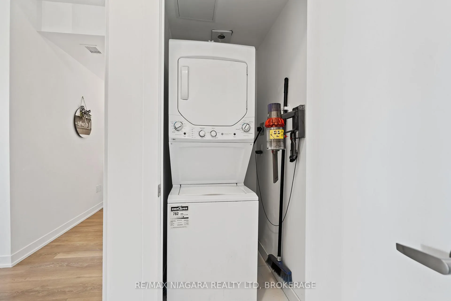 Photo 13 of Unit 1202, 550 North Service Road, Grimsby, Grimsby Beach — HOMEH