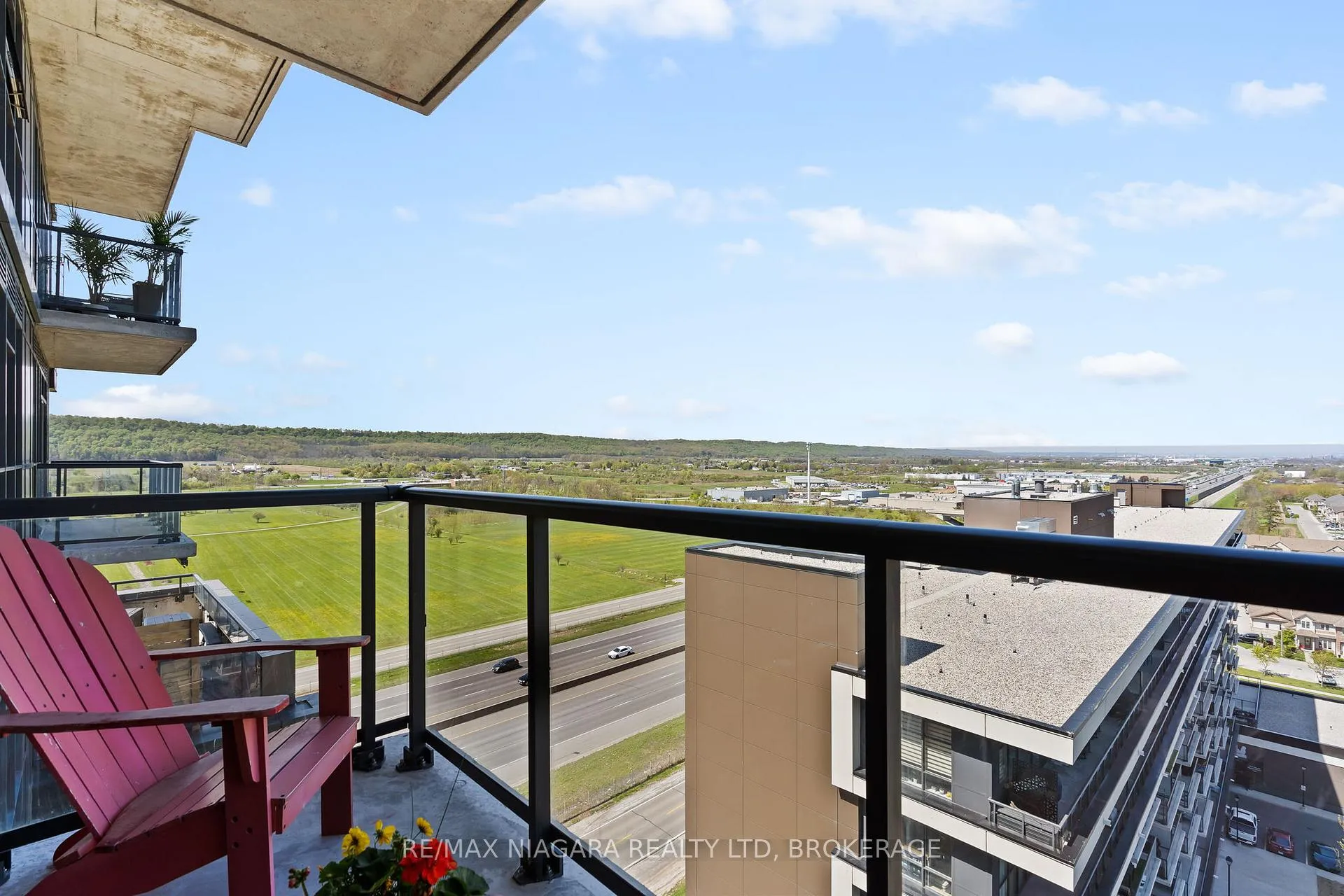 Photo 15 of Unit 1202, 550 North Service Road, Grimsby, Grimsby Beach — HOMEH