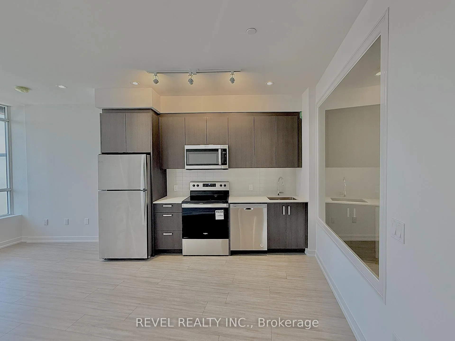 Photo 3 of Unit 523, 1010 Dundas Street E, Whitby, Blue Grass Meadows — HOMEH