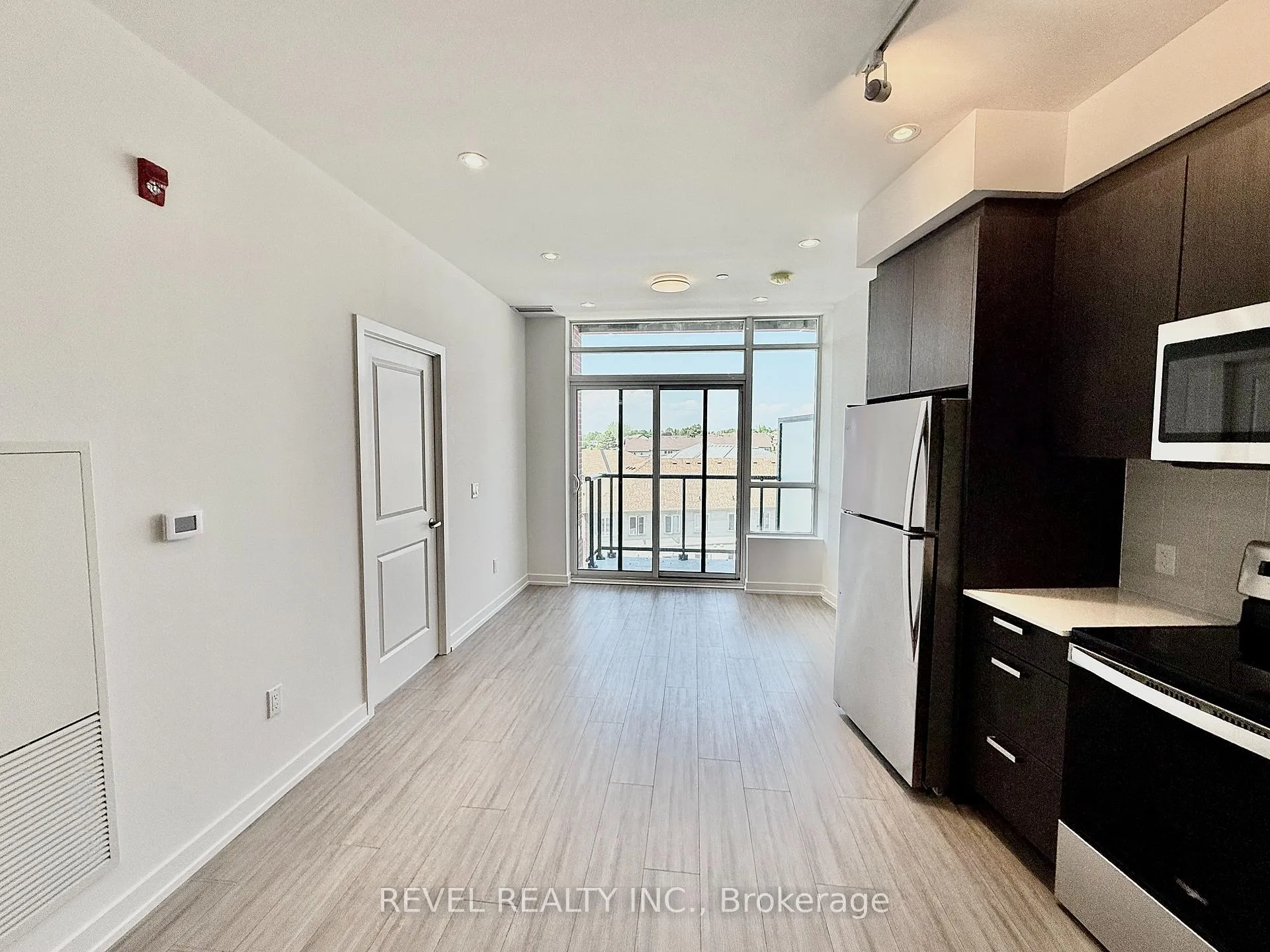 Photo 4 of Unit 523, 1010 Dundas Street E, Whitby, Blue Grass Meadows — HOMEH