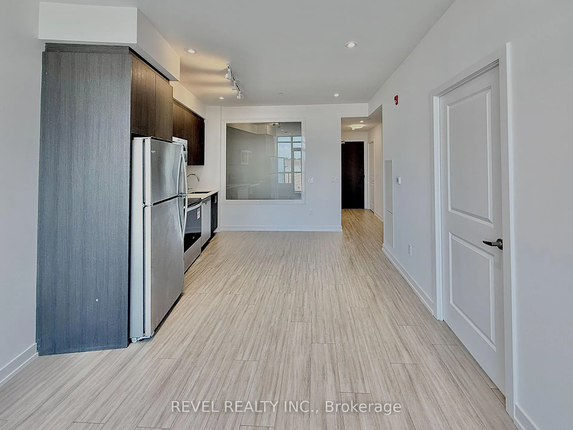 Photo 6 of Unit 523, 1010 Dundas Street E, Whitby, Blue Grass Meadows — HOMEH