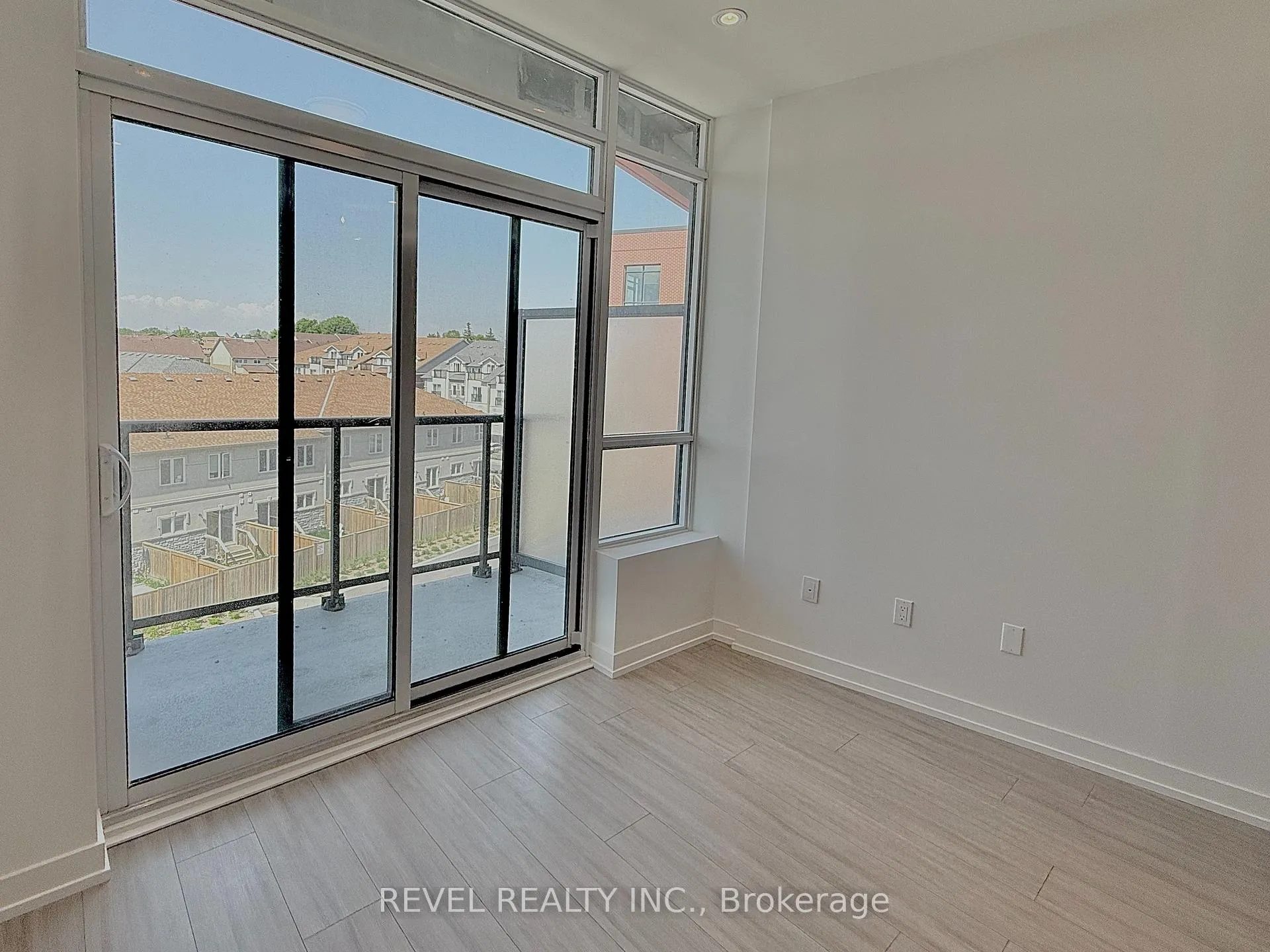 Photo 7 of Unit 523, 1010 Dundas Street E, Whitby, Blue Grass Meadows — HOMEH