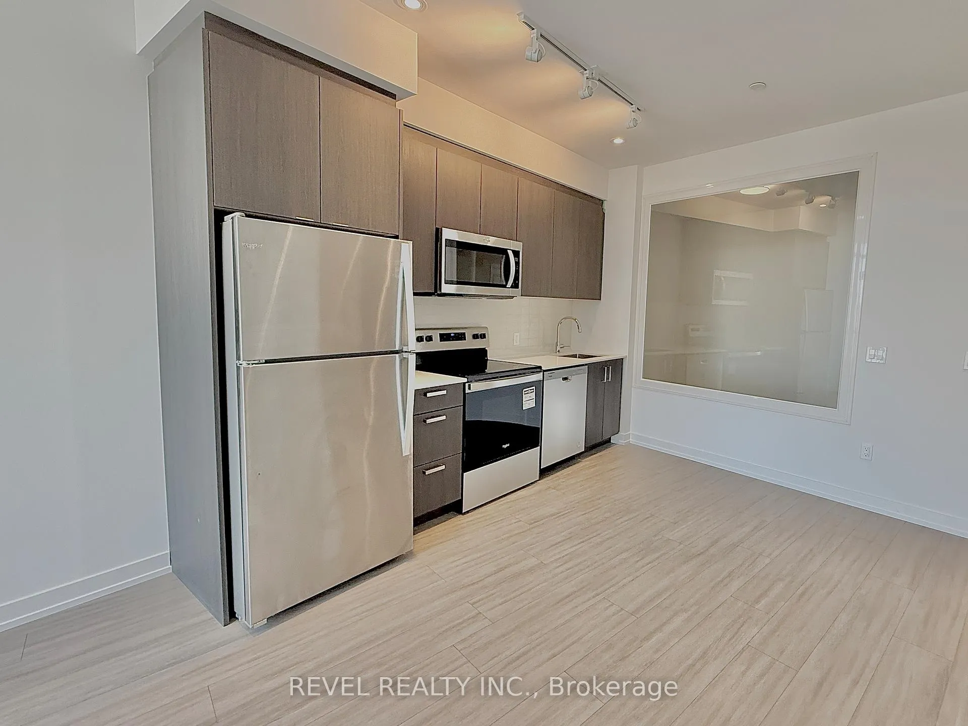 Photo 8 of Unit 523, 1010 Dundas Street E, Whitby, Blue Grass Meadows — HOMEH