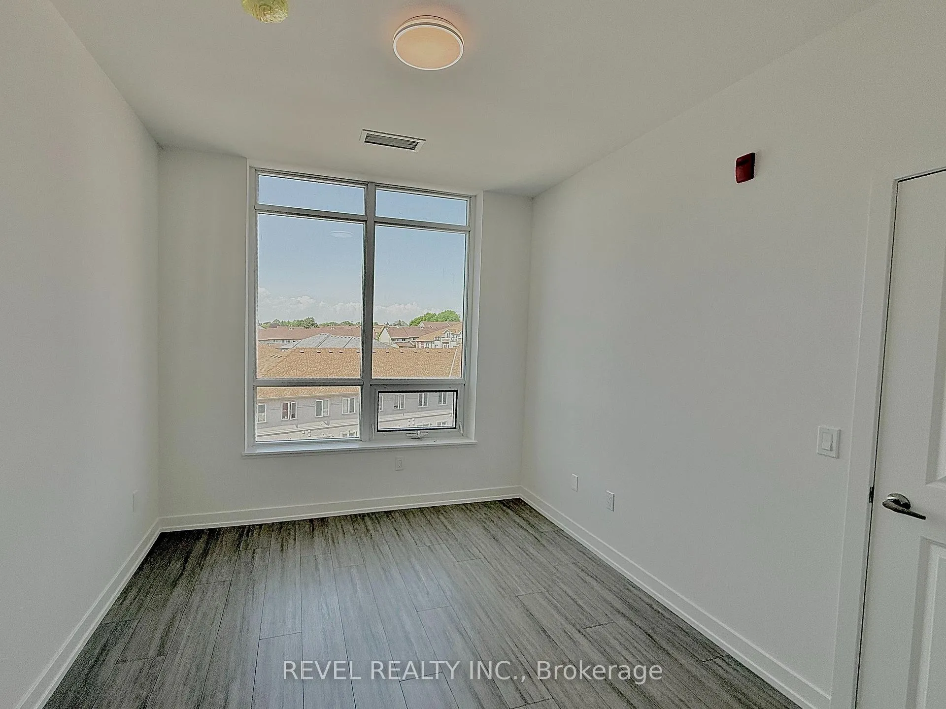 Photo 11 of Unit 523, 1010 Dundas Street E, Whitby, Blue Grass Meadows — HOMEH