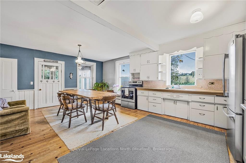 Photo 4 of 556341 6TH Line, Blue Mountains — HOMEH