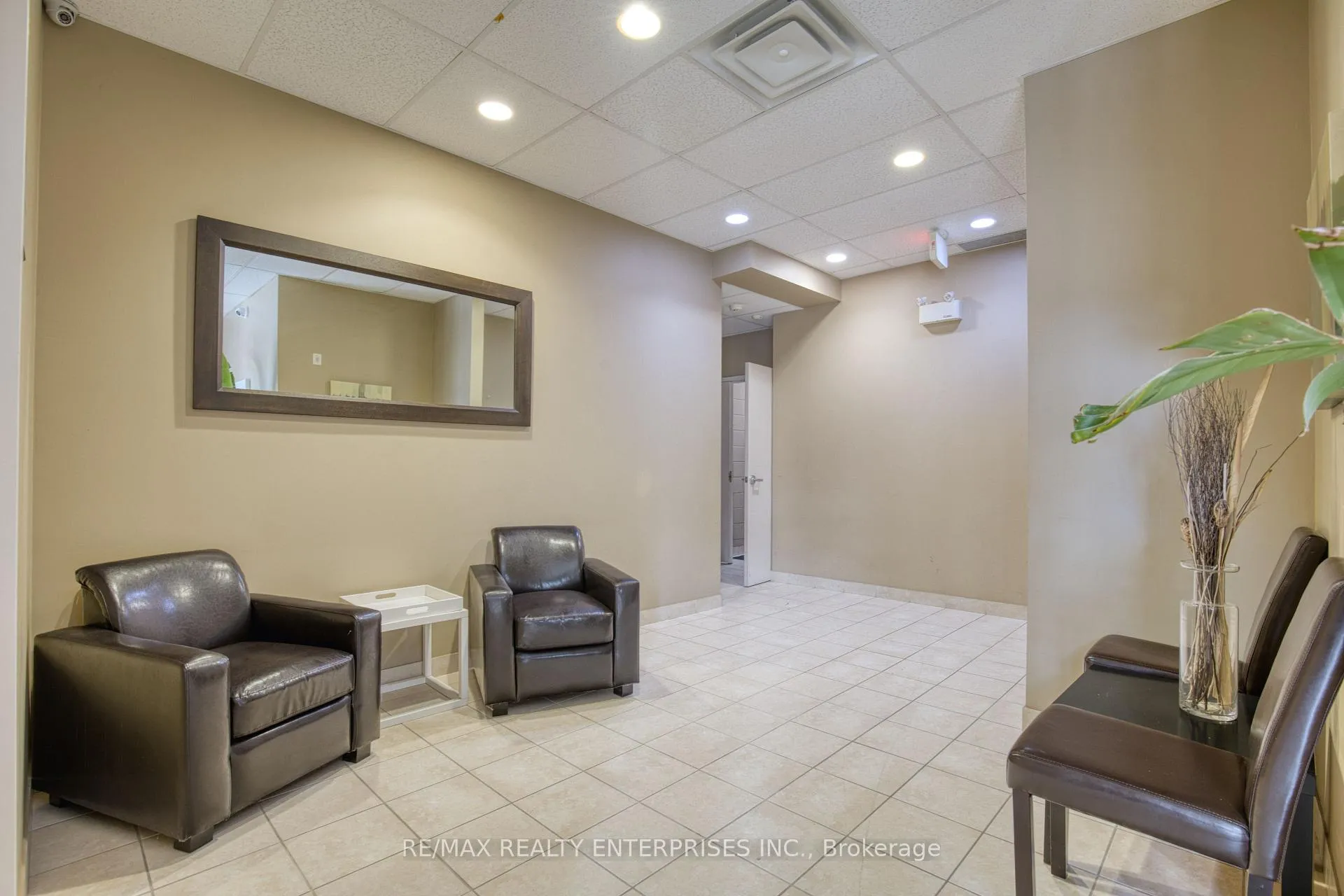 Photo 3 of Unit 403, 36 Regina Street N, Waterloo — HOMEH