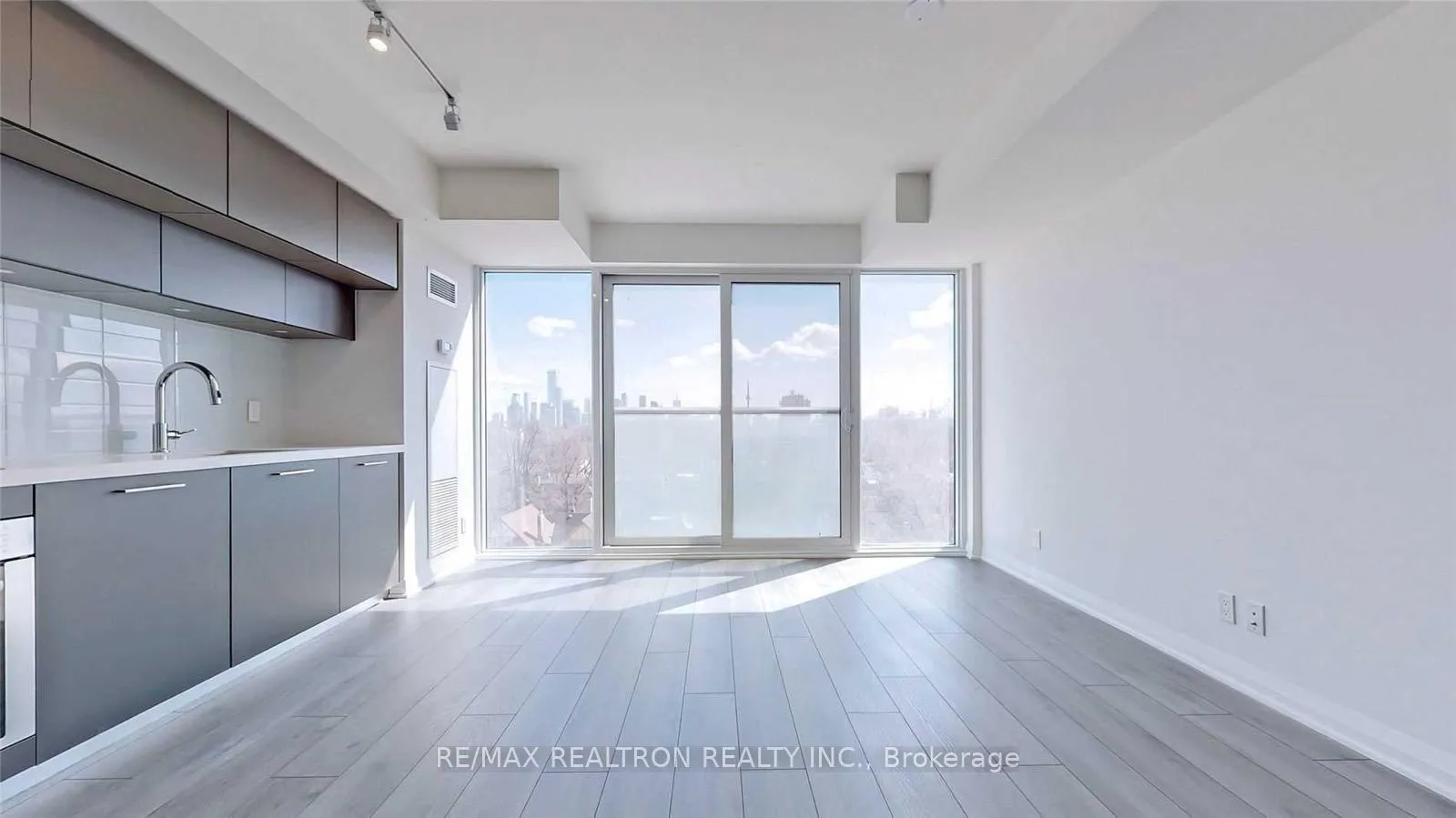 Photo 4 of Unit 801, 99 Foxbar Road, Toronto, Yonge-St. Clair — HOMEH