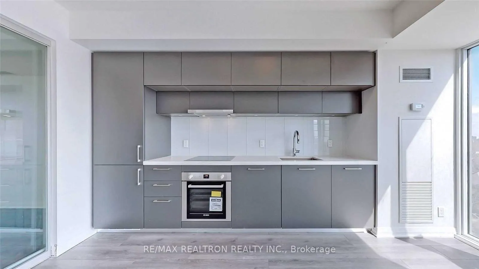 Photo 5 of Unit 801, 99 Foxbar Road, Toronto, Yonge-St. Clair — HOMEH