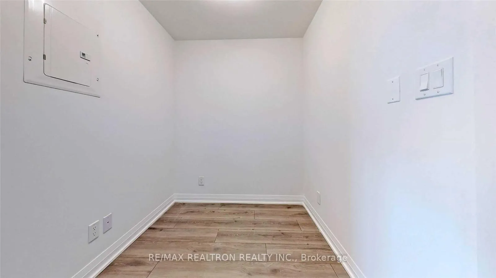 Photo 6 of Unit 801, 99 Foxbar Road, Toronto, Yonge-St. Clair — HOMEH