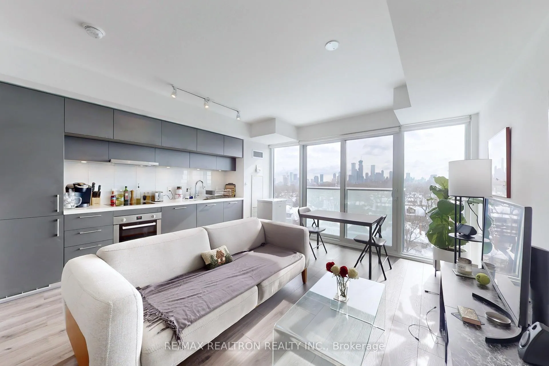 Photo 14 of Unit 801, 99 Foxbar Road, Toronto, Yonge-St. Clair — HOMEH