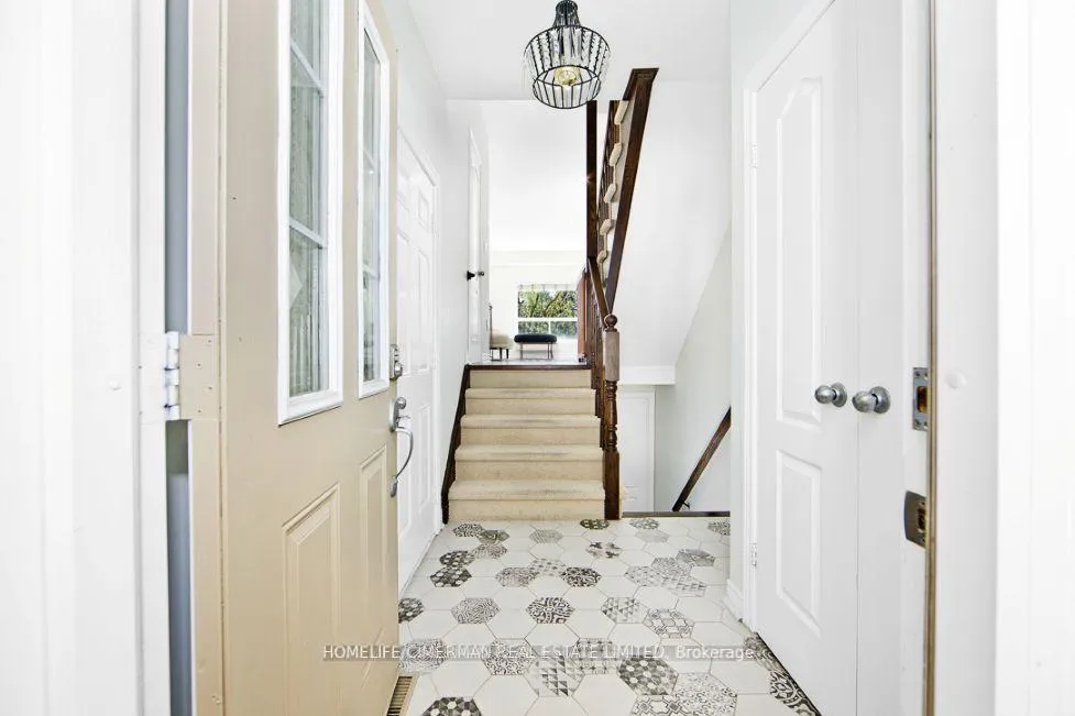 Photo 3 of Unit 9, 40 Dartmouth Gate, Hamilton, Lakeshore — HOMEH