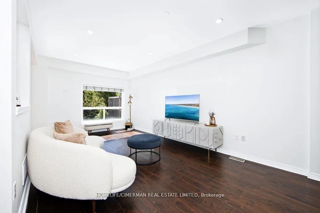 Photo 4 of Unit 9, 40 Dartmouth Gate, Hamilton, Lakeshore — HOMEH