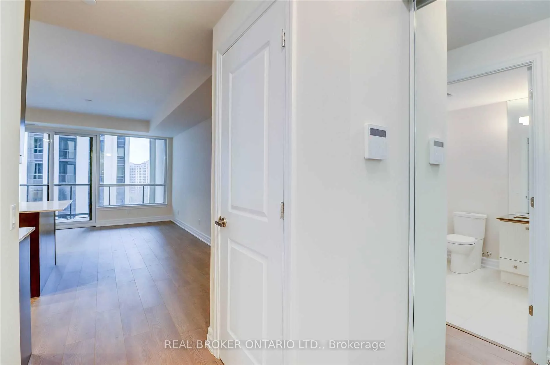 Photo 4 of Unit 1110, 9075 Jane Street, Vaughan, Concord — HOMEH
