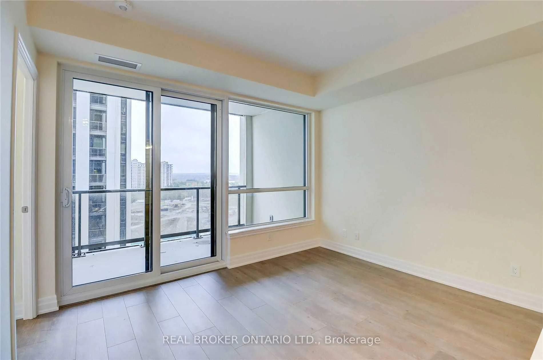 Photo 15 of Unit 1110, 9075 Jane Street, Vaughan, Concord — HOMEH