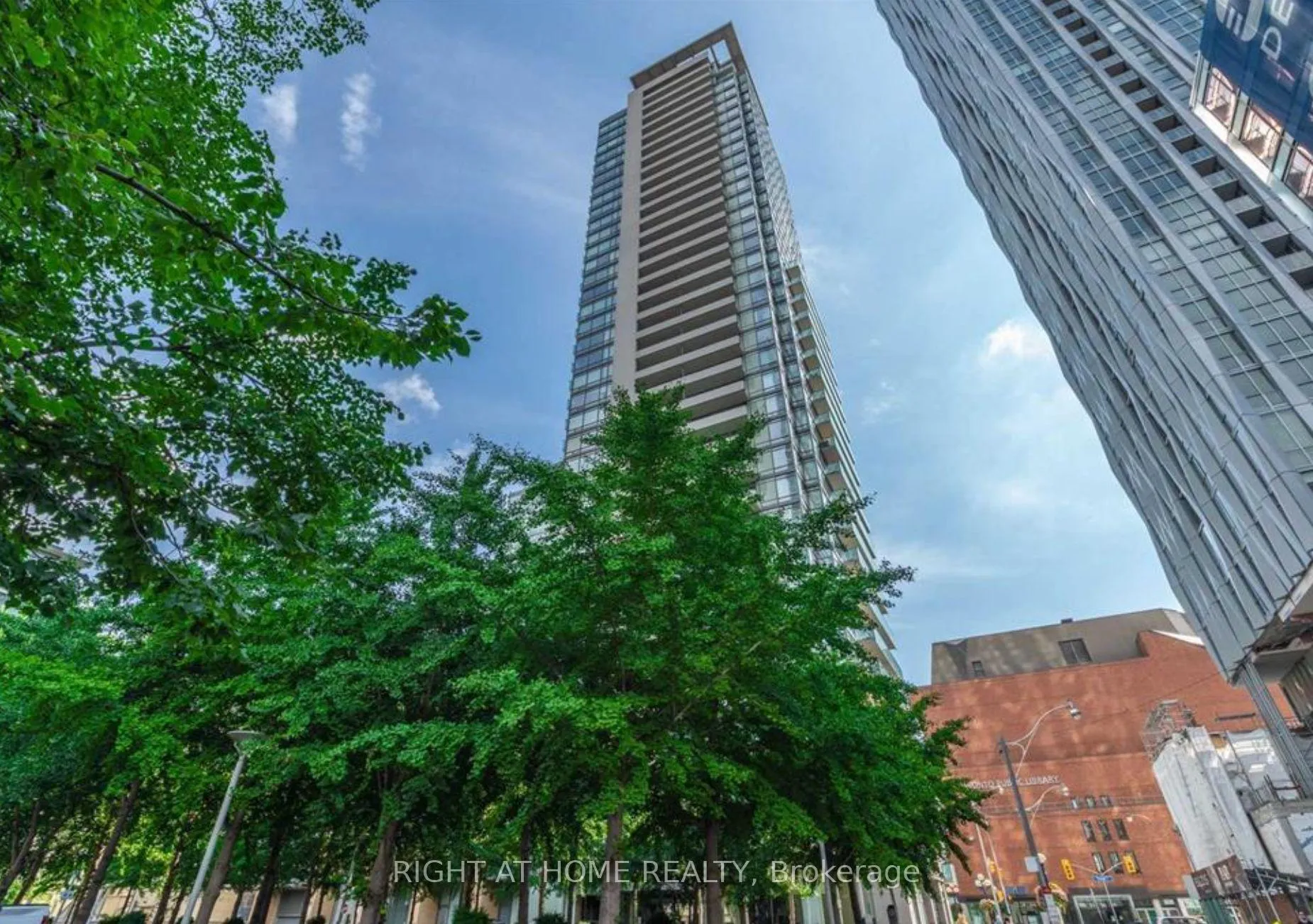 Front of Unit 3404, 18 Yorkville Avenue