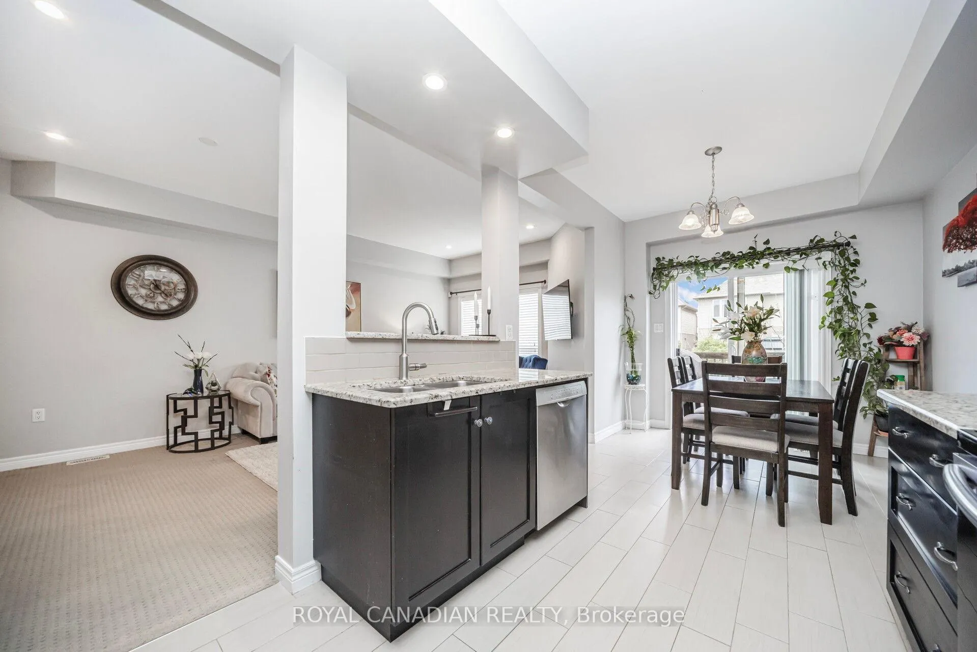 Photo 18 of Unit 14, 40 Dartmouth Gate, Hamilton, Stoney Creek — HOMEH
