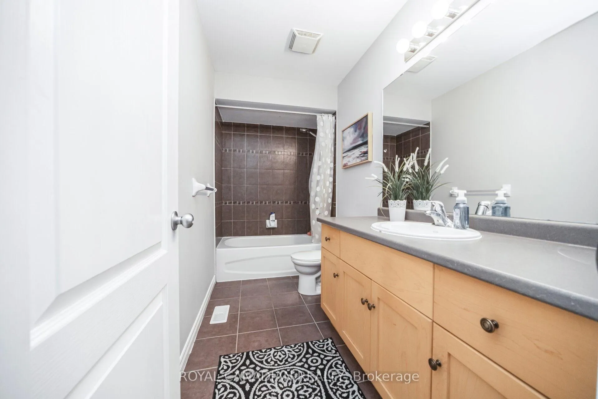 Photo 34 of Unit 14, 40 Dartmouth Gate, Hamilton, Stoney Creek — HOMEH