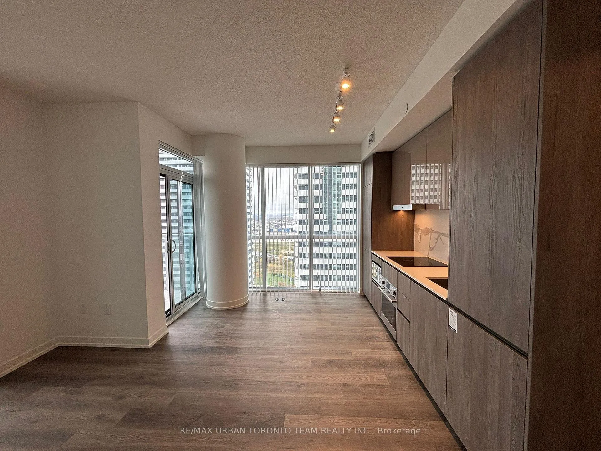 Photo 2 of Unit 2612, 8 Interchange Way, Vaughan, Vaughan Corporate Centre — HOMEH