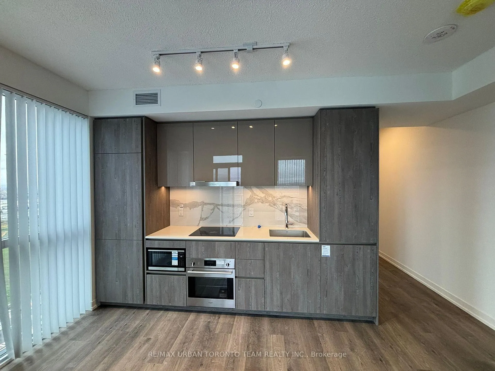 Photo 5 of Unit 2612, 8 Interchange Way, Vaughan, Vaughan Corporate Centre — HOMEH