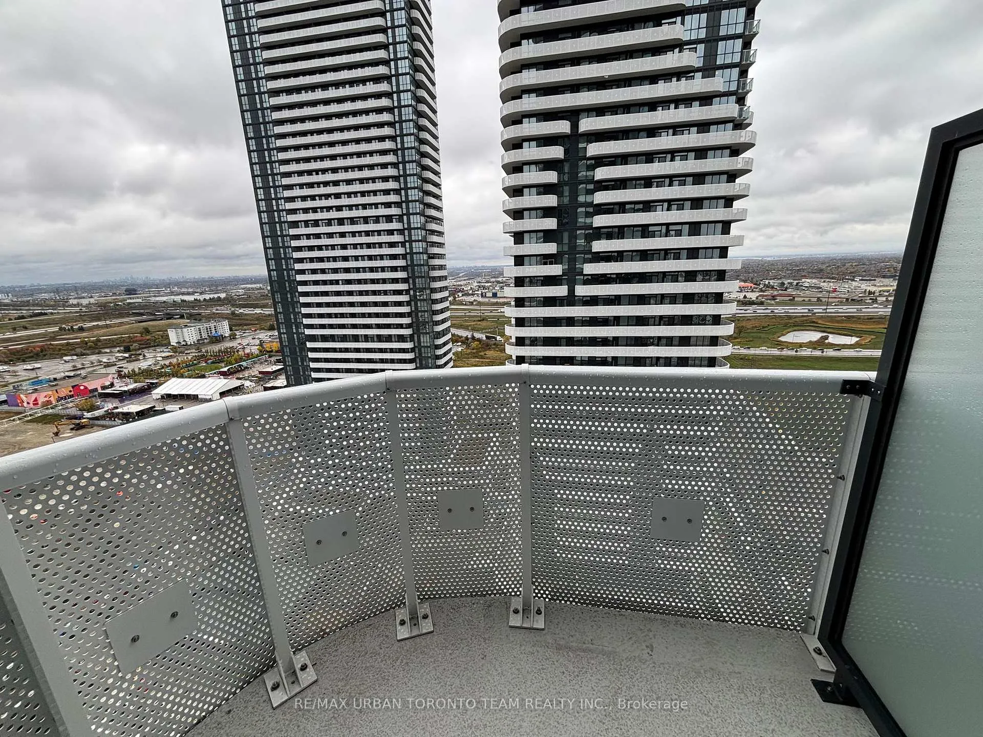 Photo 6 of Unit 2612, 8 Interchange Way, Vaughan, Vaughan Corporate Centre — HOMEH