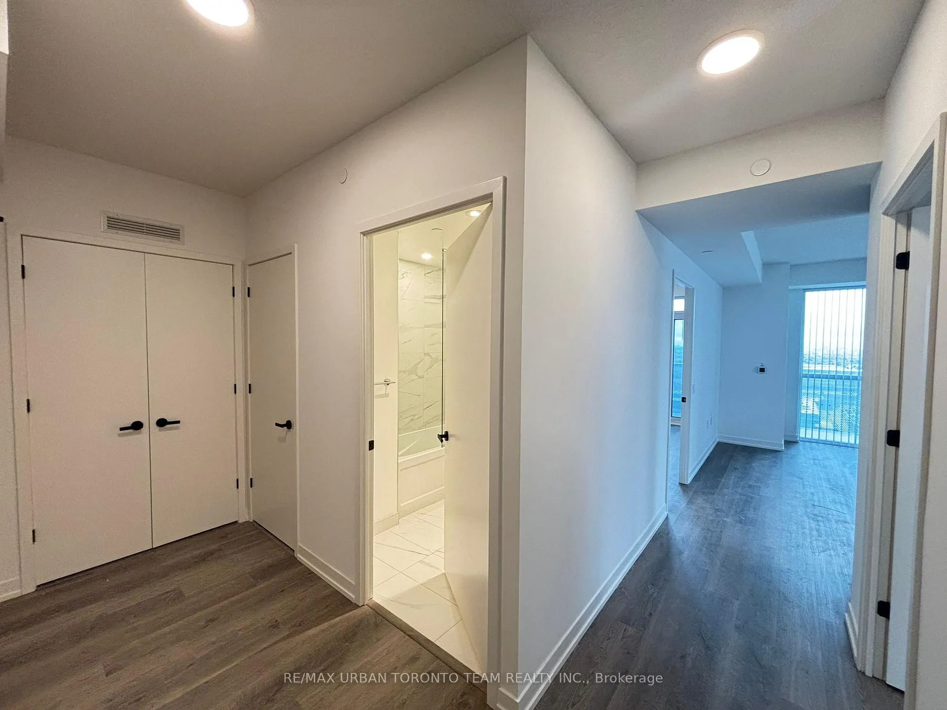 Photo 11 of Unit 2612, 8 Interchange Way, Vaughan, Vaughan Corporate Centre — HOMEH