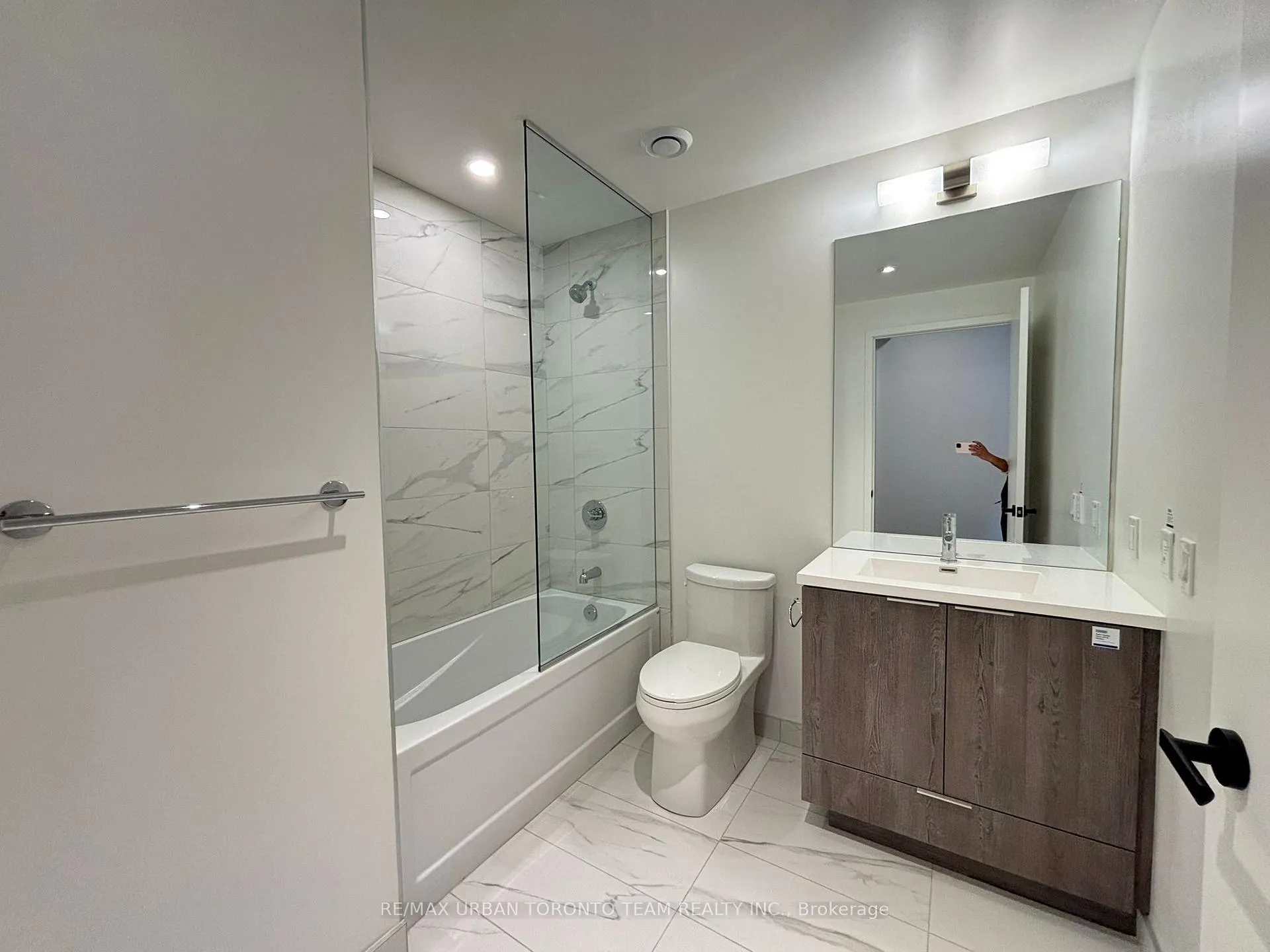 Photo 12 of Unit 2612, 8 Interchange Way, Vaughan, Vaughan Corporate Centre — HOMEH