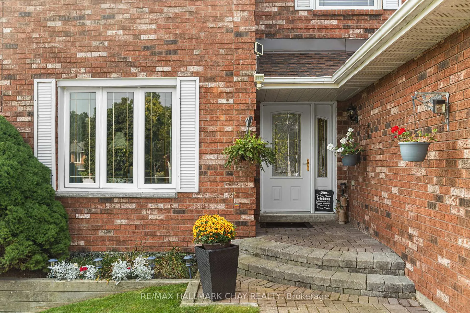 Photo 3 of 292 Leacock Drive, Barrie, Letitia Heights — HOMEH