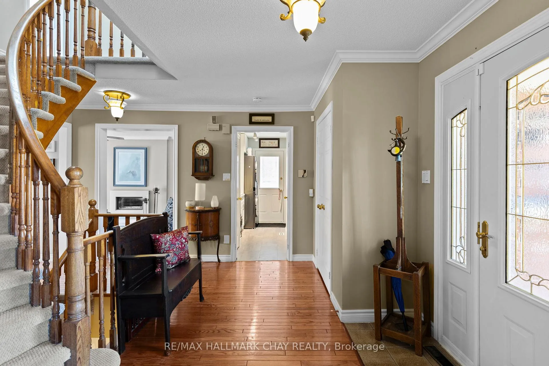 Photo 4 of 292 Leacock Drive, Barrie, Letitia Heights — HOMEH