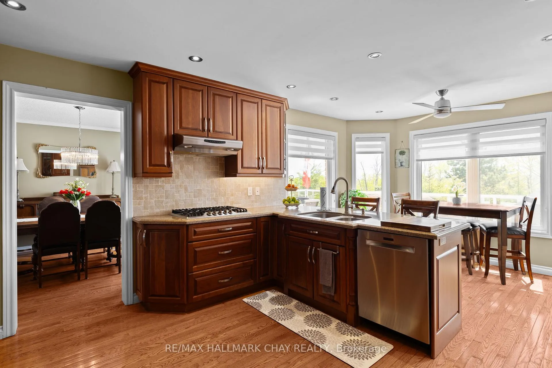Photo 10 of 292 Leacock Drive, Barrie, Letitia Heights — HOMEH