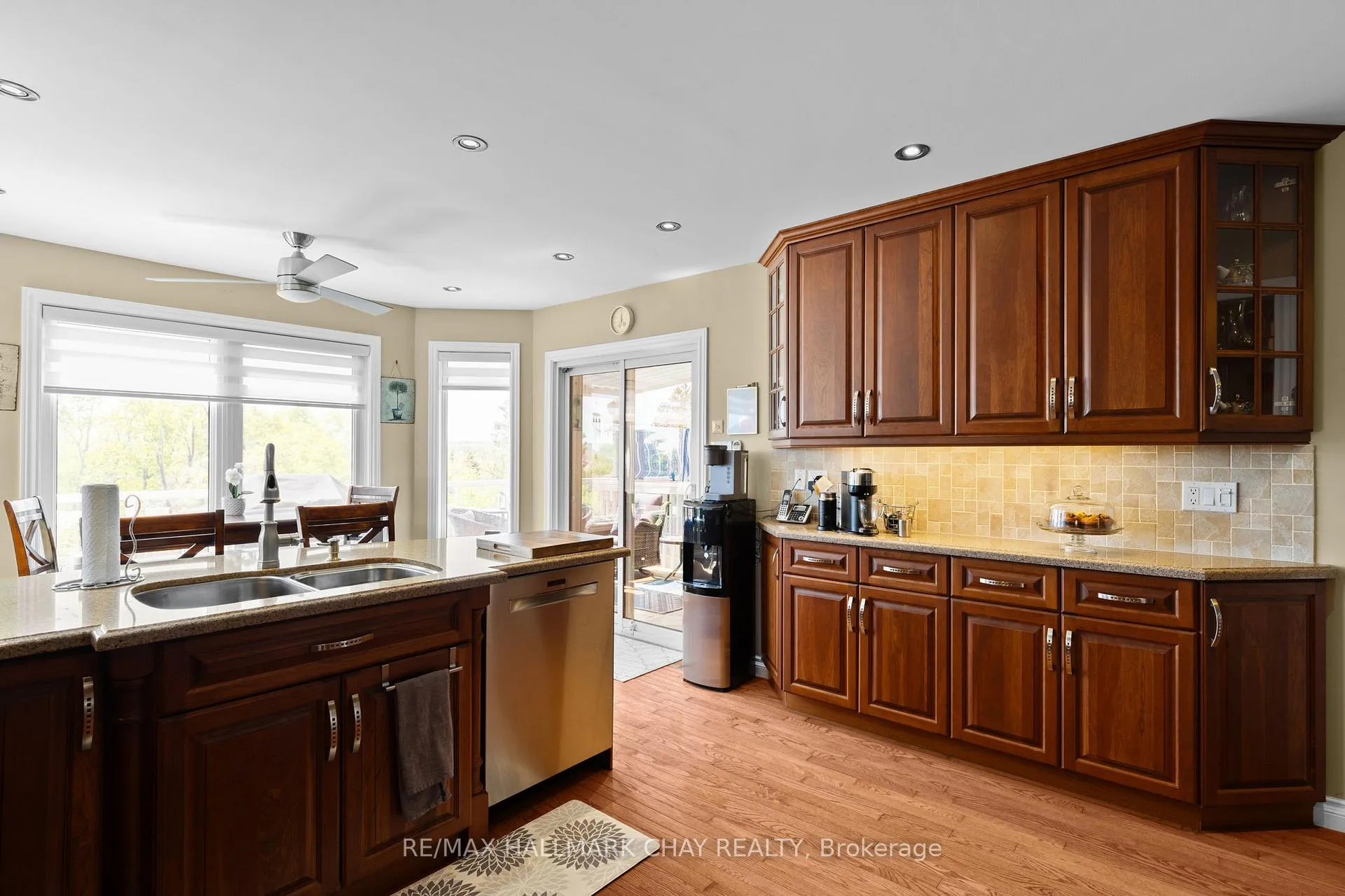 Photo 11 of 292 Leacock Drive, Barrie, Letitia Heights — HOMEH