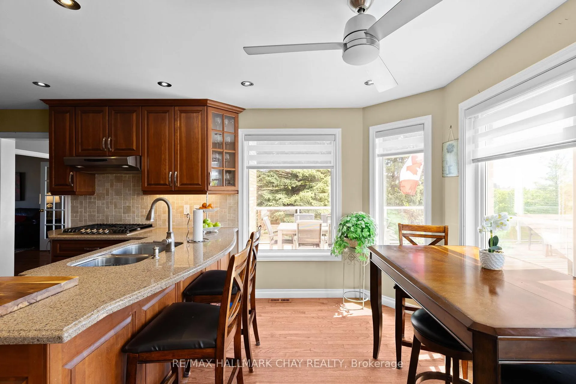 Photo 12 of 292 Leacock Drive, Barrie, Letitia Heights — HOMEH