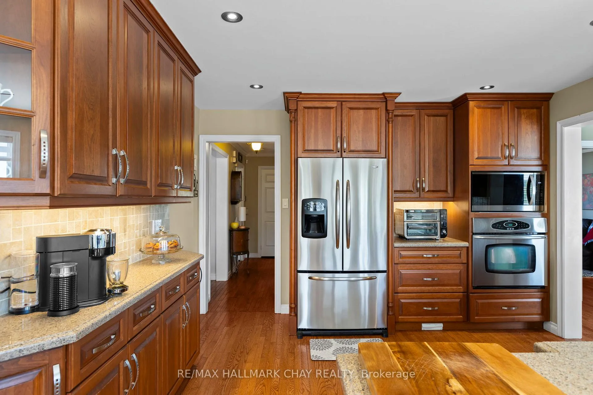 Photo 13 of 292 Leacock Drive, Barrie, Letitia Heights — HOMEH