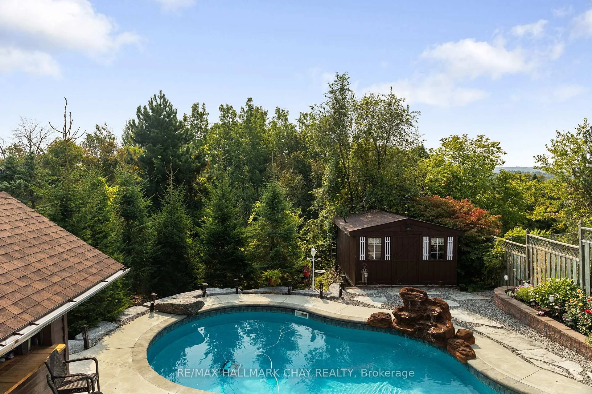 Photo 48 of 292 Leacock Drive, Barrie, Letitia Heights — HOMEH