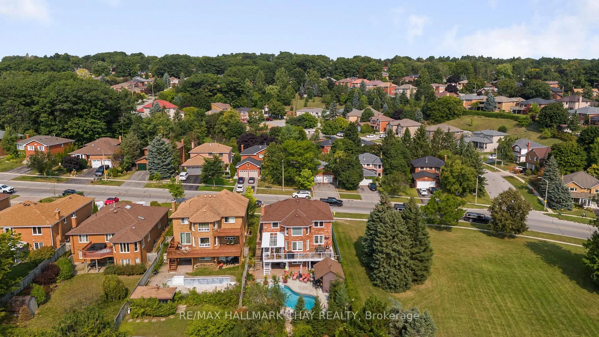 Photo 49 of 292 Leacock Drive, Barrie, Letitia Heights — HOMEH