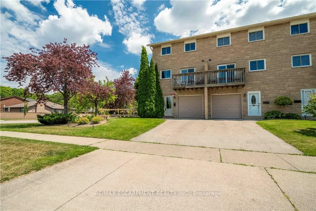 Photo 3 of Unit 13, 1155 Paramount Drive, Hamilton, Stoney Creek — HOMEH