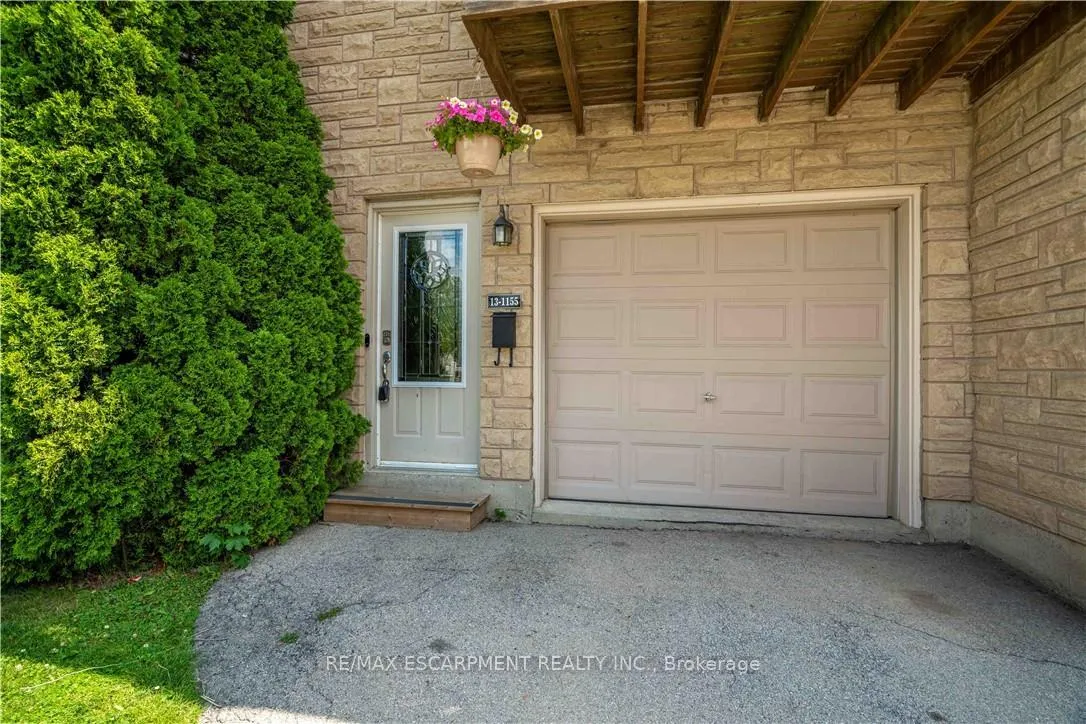 Photo 4 of Unit 13, 1155 Paramount Drive, Hamilton, Stoney Creek — HOMEH